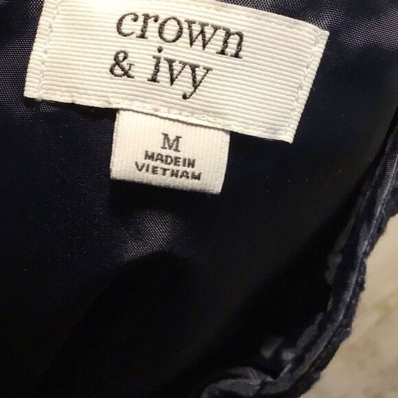 Layered vest by Crown and Ivy size medium - Picture 7 of 7